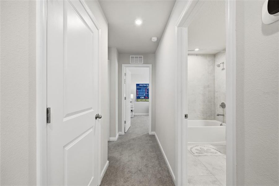 Spacious, unfurnished interior of a new home in Lakewood Park, Deland (Image 22).