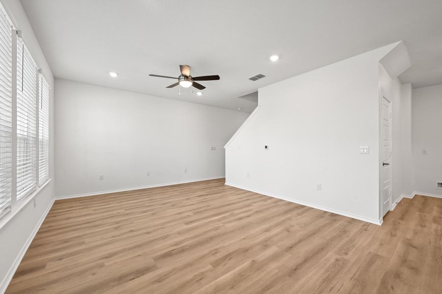 Spacious, unfurnished interior of a new home in Creekside at Estancia, Austin (Image 16). Spacious, unfurnished interior of a new home in Creekside at Estancia, Austin (Image 16).