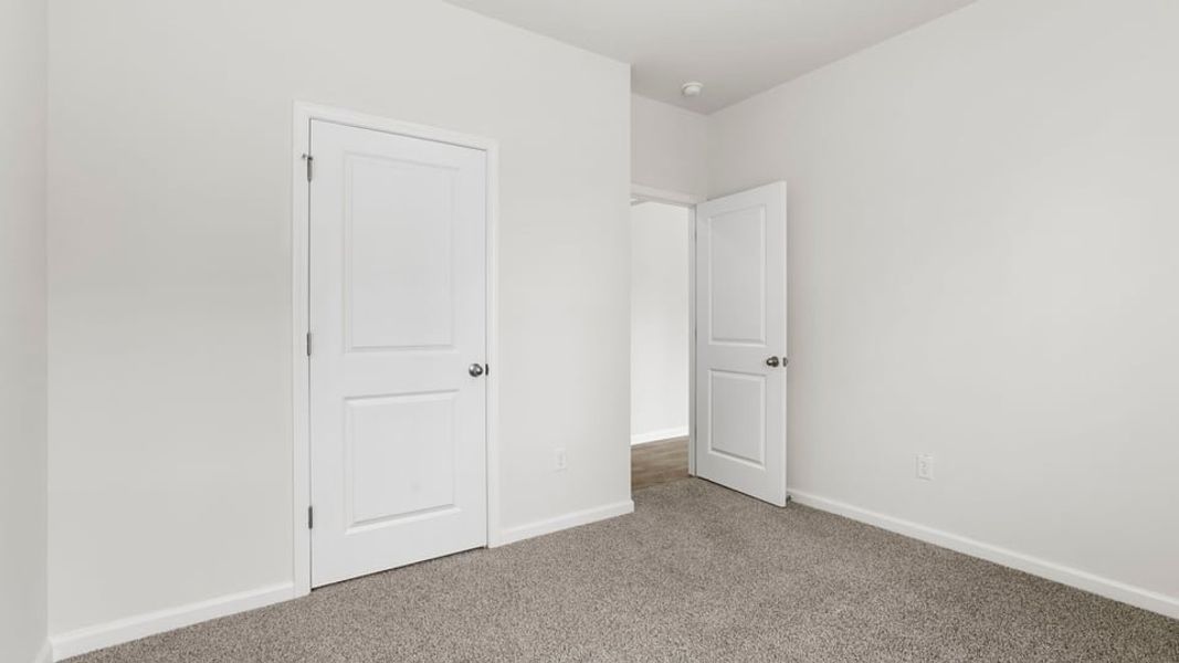 Spacious, unfurnished interior of a new home in Sage Grove, Lyman (Image 25).