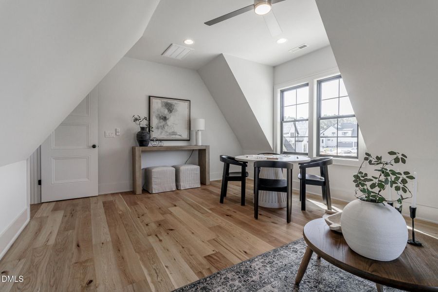 200_MEADOW_WALK_DR_INTERIOR_55 200_MEADOW_WALK_DR_INTERIOR_55