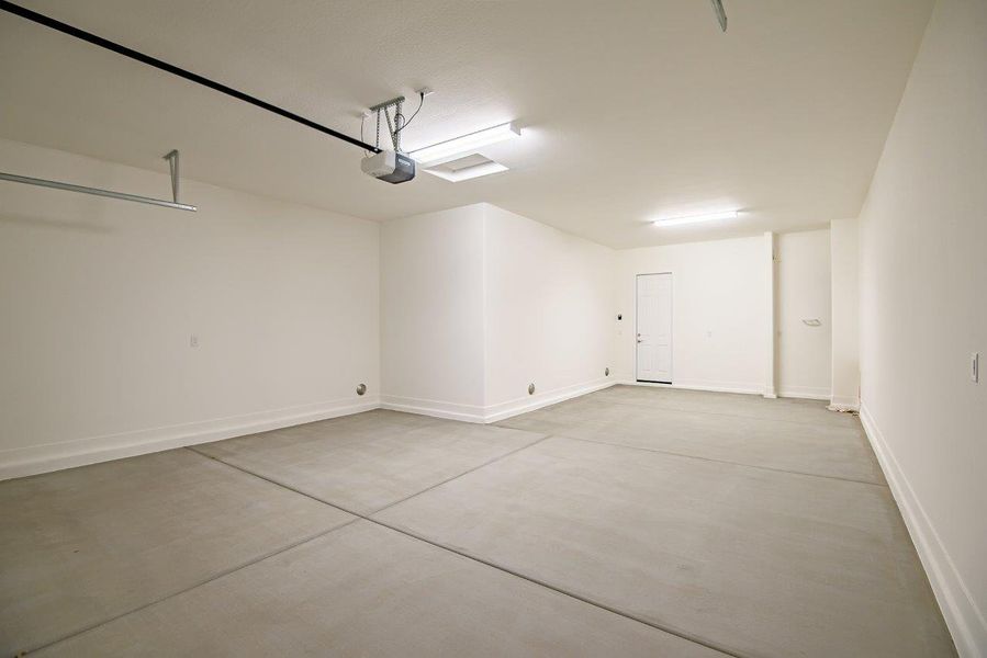 Spacious, unfurnished interior of a new home in Legends at Thunderbird, Glendale (Image 25). Spacious, unfurnished interior of a new home in Legends at Thunderbird, Glendale (Image 25).