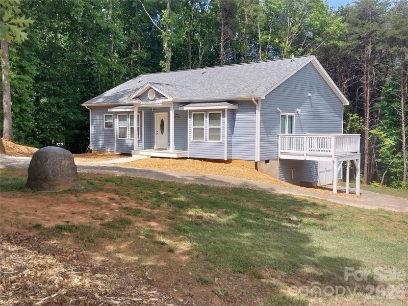Exterior details and patio area of a home in , Maiden (Image 18).