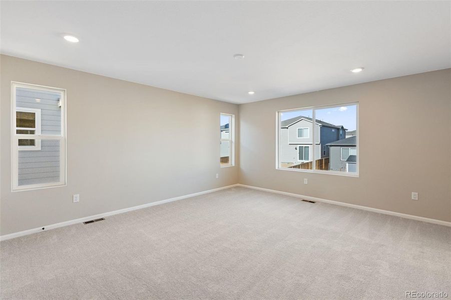 Spacious, unfurnished interior of a new home in The Cottages Collection at Ridgeline Vista, Brighton (Image 20).