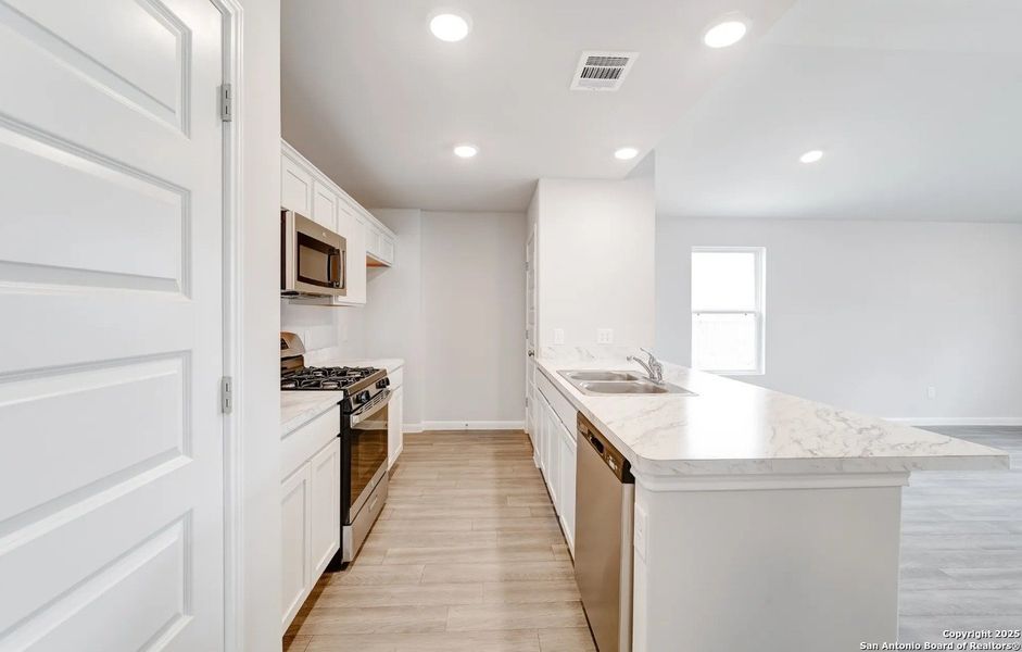 Furnished interior view inside a new home in Las Colinas, Kenedy (Image 3).