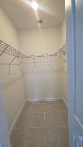 Spacious, unfurnished interior of a new home in , Homestead (Image 19).