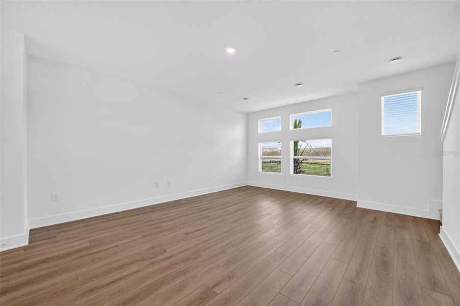 Spacious, unfurnished interior of a new home in , Winter Garden (Image 15).
