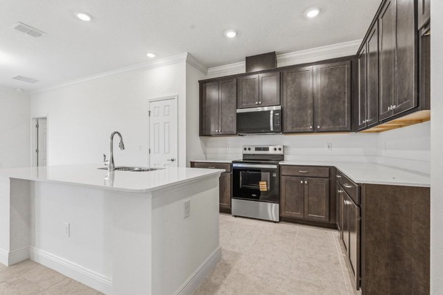 Furnished interior view inside a new home in Eden Hills, Lake Alfred (Image 8).