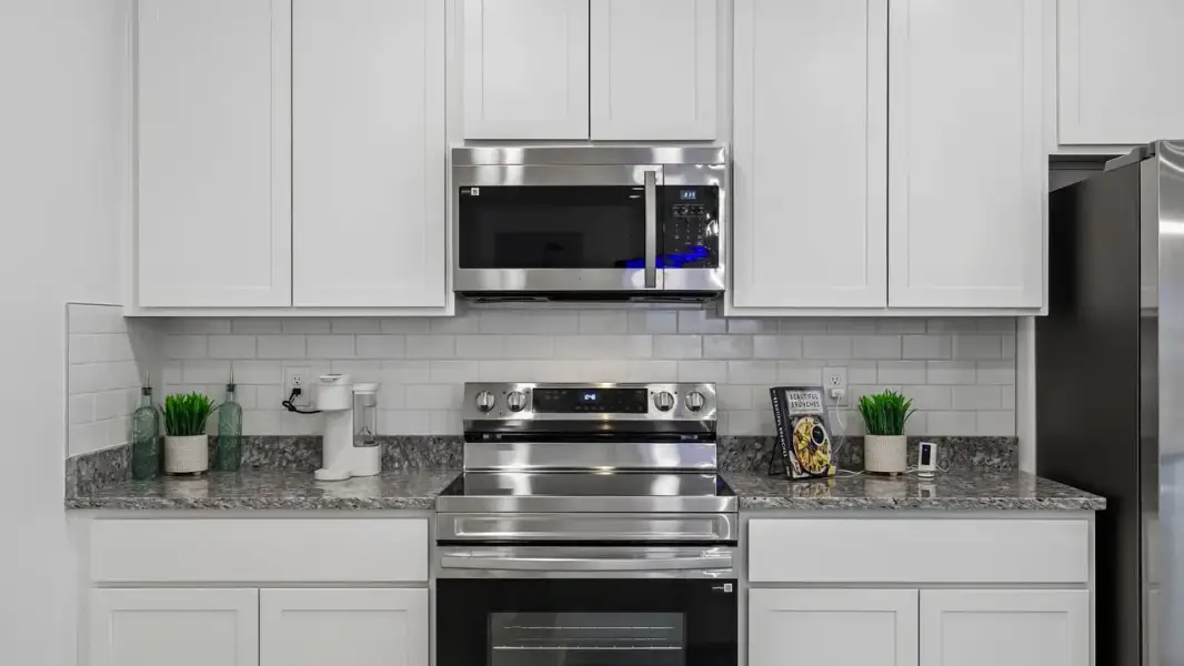 Representative interior finishes for a home built from the Maple by Maronda Homes in Cassie Oaks, Jacksonville (Image 20).