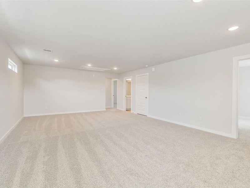 Spacious, unfurnished interior of a new home in Caney Creek Place, Conroe (Image 44).
