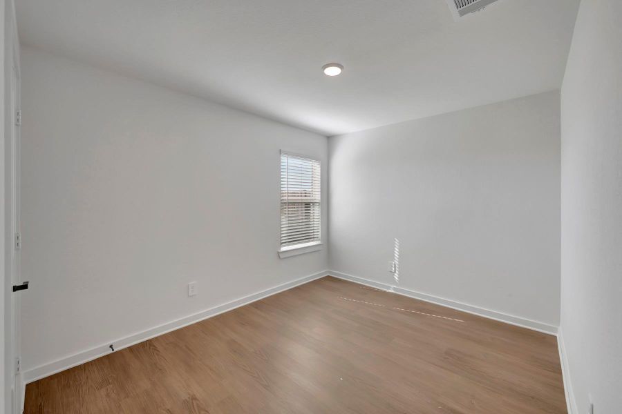 Spacious, unfurnished interior of a new home in Sorella, Tomball (Image 19).