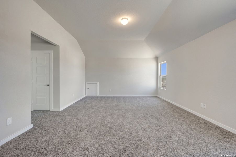 Spacious, unfurnished interior of a new home in Winding Brook, San Antonio (Image 51).