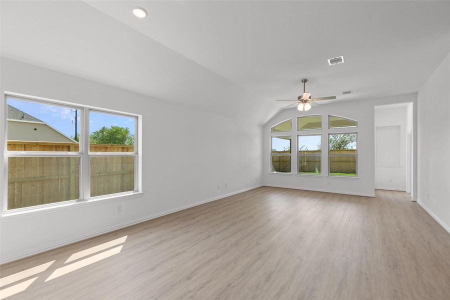 Spacious, unfurnished interior of a new home in Oakwood Estates, Waller (Image 23).
