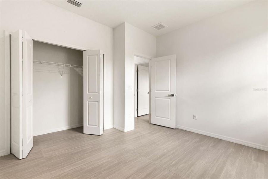 Spacious, unfurnished interior of a new home in , Tampa (Image 61).