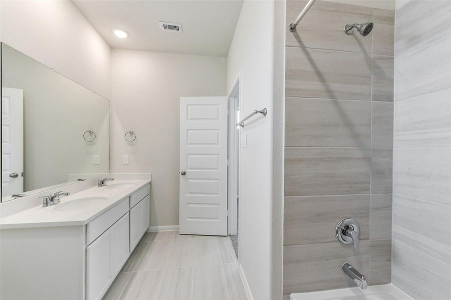 Furnished interior view inside a new home in Colony at Pinehurst, Pinehurst (Image 9).
