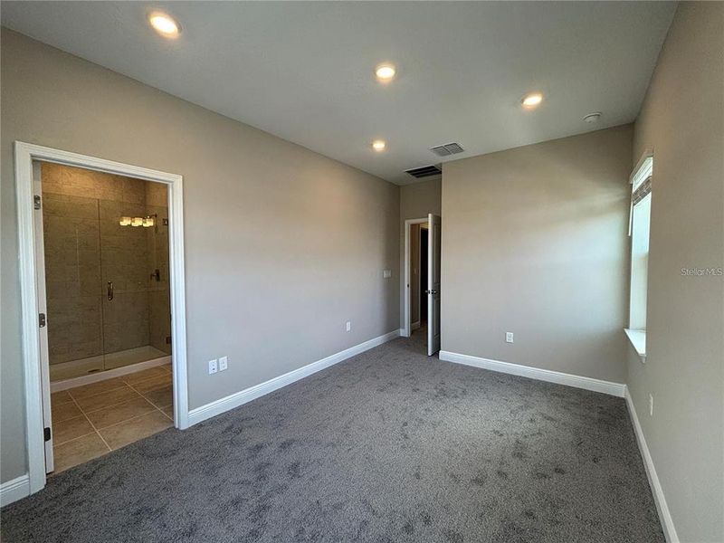 Spacious, unfurnished interior of a new home in , Winter Garden (Image 23).