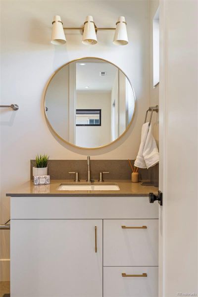 Secondary en-suite bathroom