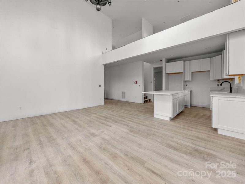 Spacious, unfurnished interior of a new home in , Lake Toxaway (Image 29). Spacious, unfurnished interior of a new home in , Lake Toxaway (Image 29).