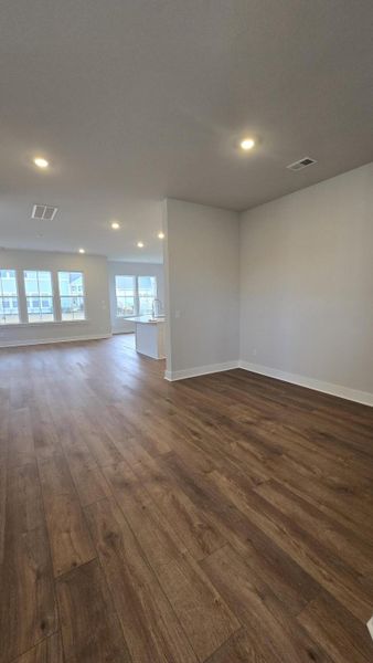 Spacious, unfurnished interior of a new home in , Summerville (Image 12).