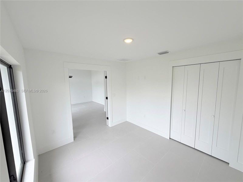 Spacious, unfurnished interior of a new home in , Lehigh Acres (Image 23).