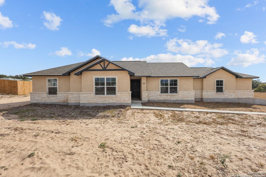 Exterior details and patio area of a home in , Poteet (Image 27).