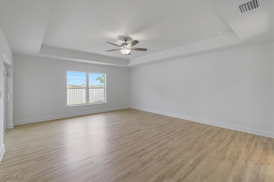 Spacious, unfurnished interior of a new home in Cape Coral, Cape Coral (Image 18).