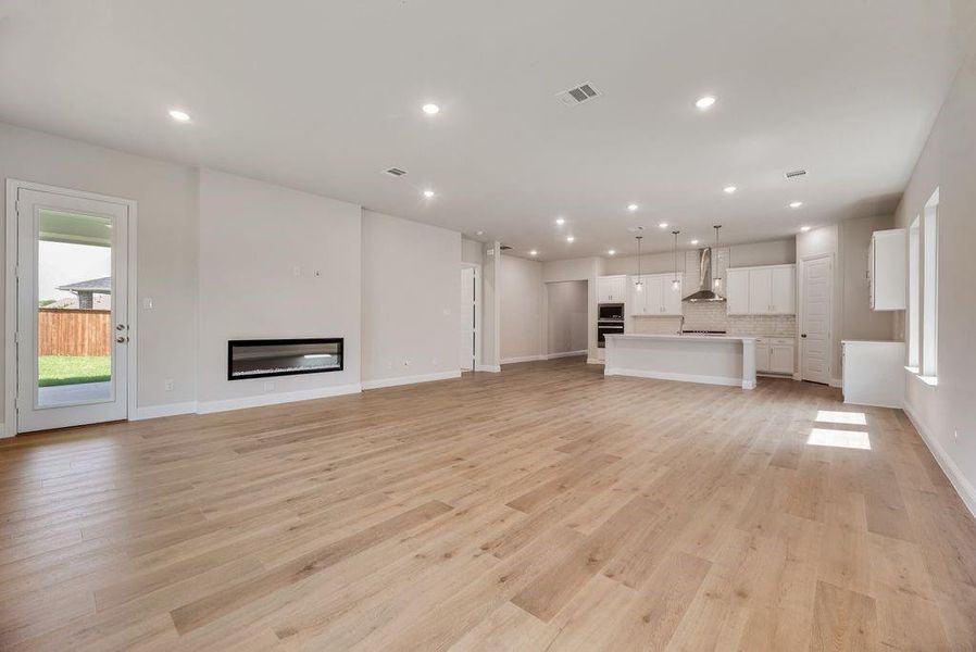 Spacious, unfurnished interior of a new home in Bayside, Rowlett (Image 29).