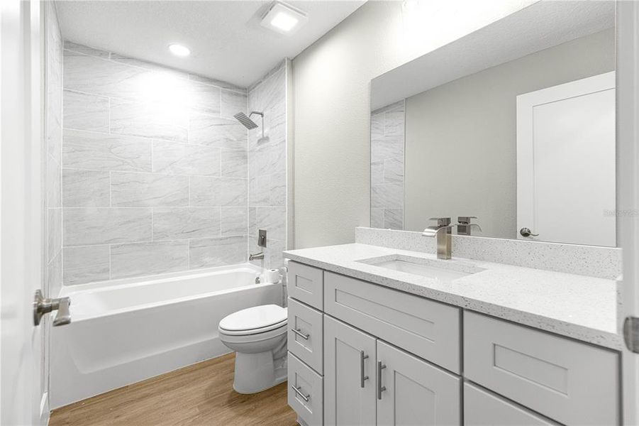 Furnished interior view inside a new home in , Ocklawaha (Image 9).