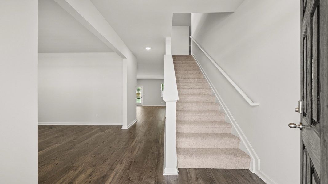 Spacious, unfurnished interior of a new home in Estates at Deer Hollow, Grovetown (Image 17).