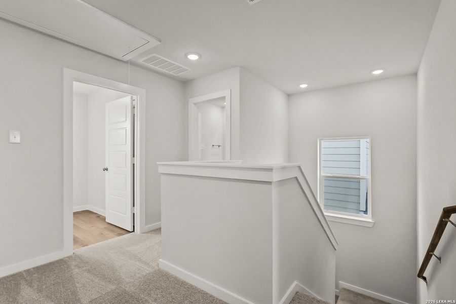 Spacious, unfurnished interior of a new home in Senna, Leon Valley (Image 15).