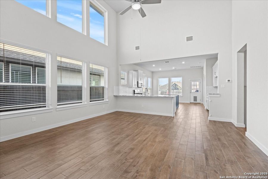 Spacious, unfurnished interior of a new home in August Fields, New Braunfels (Image 14).