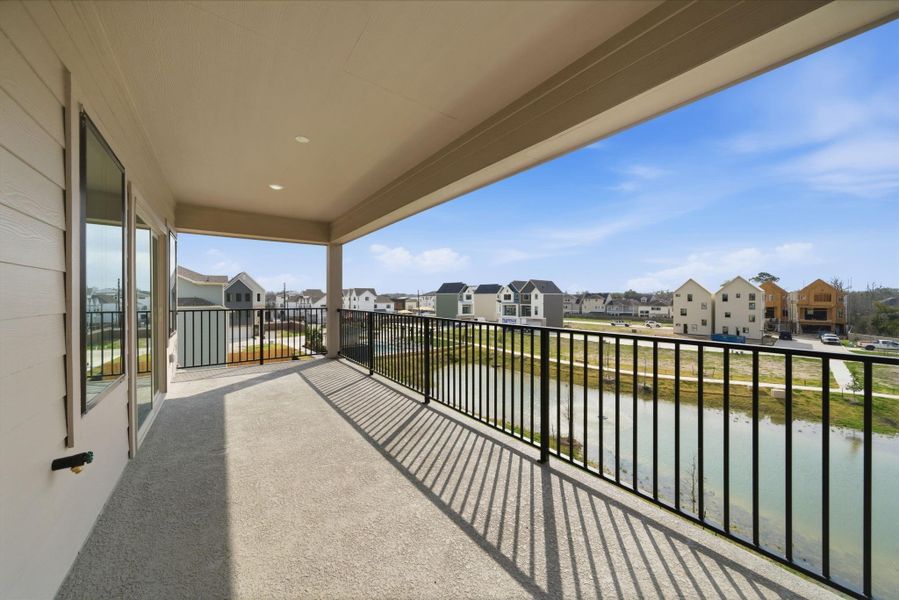 Exterior details and patio area of a home in Spring Valley Creek, Houston (Image 4).