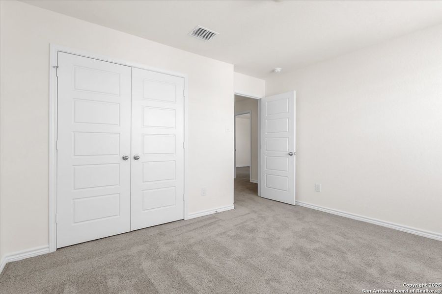 Spacious, unfurnished interior of a new home in Spanish Trails, San Antonio (Image 10).