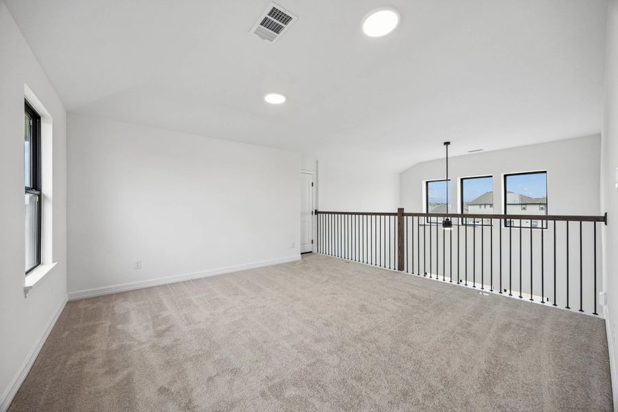Spacious, unfurnished interior of a new home in Bergamo, Katy (Image 17).