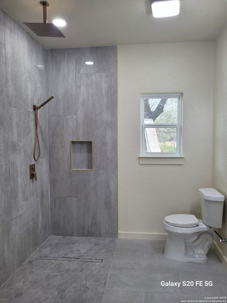 Furnished interior view inside a new home in , Floresville (Image 4).