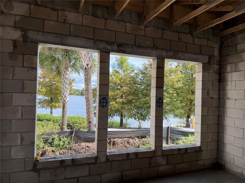 Exterior details and patio area of a home in , Orlando (Image 4).