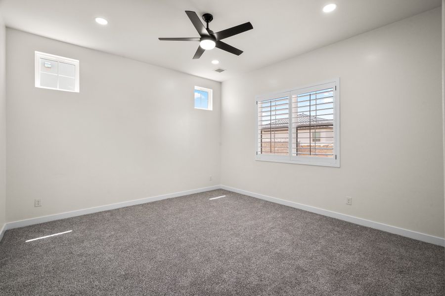 Spacious, unfurnished interior of a new home in Summer Sky North, El Paso (Image 27).