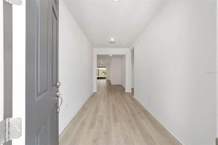 Spacious, unfurnished interior of a new home in , Ocala (Image 14).