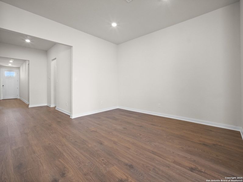 Spacious, unfurnished interior of a new home in Hunter's Ranch, San Antonio (Image 17). Spacious, unfurnished interior of a new home in Hunter's Ranch, San Antonio (Image 17).