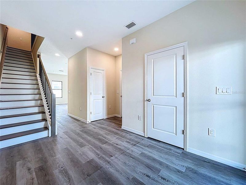 Spacious, unfurnished interior of a new home in , Tampa (Image 16).