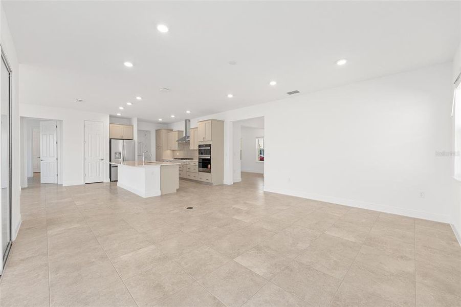 Spacious, unfurnished interior of a new home in , Ocala (Image 16).