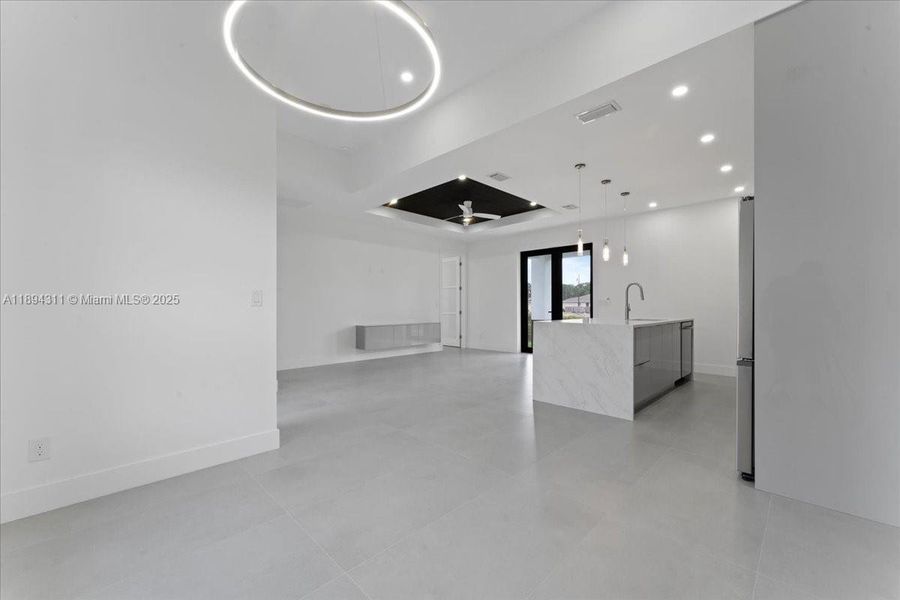 Spacious, unfurnished interior of a new home in , Lehigh Acres (Image 10).