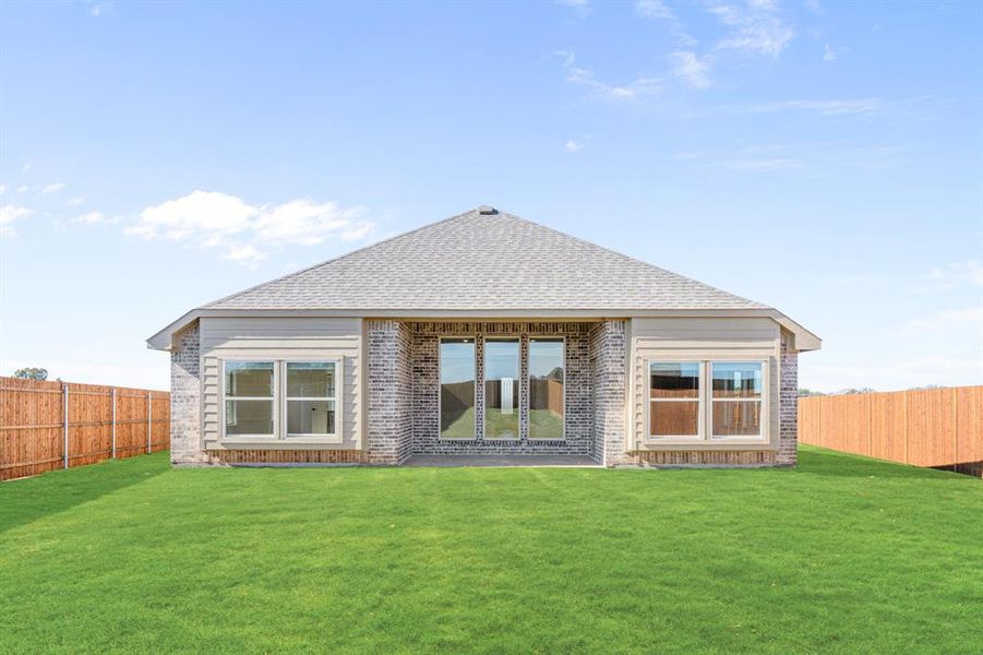 Exterior details and patio area of a home in El Dorado, Granbury (Image 4). Exterior details and patio area of a home in El Dorado, Granbury (Image 4).