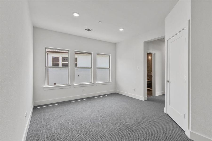 Spacious, unfurnished interior of a new home in , Lake Dallas (Image 28). Spacious, unfurnished interior of a new home in , Lake Dallas (Image 28).