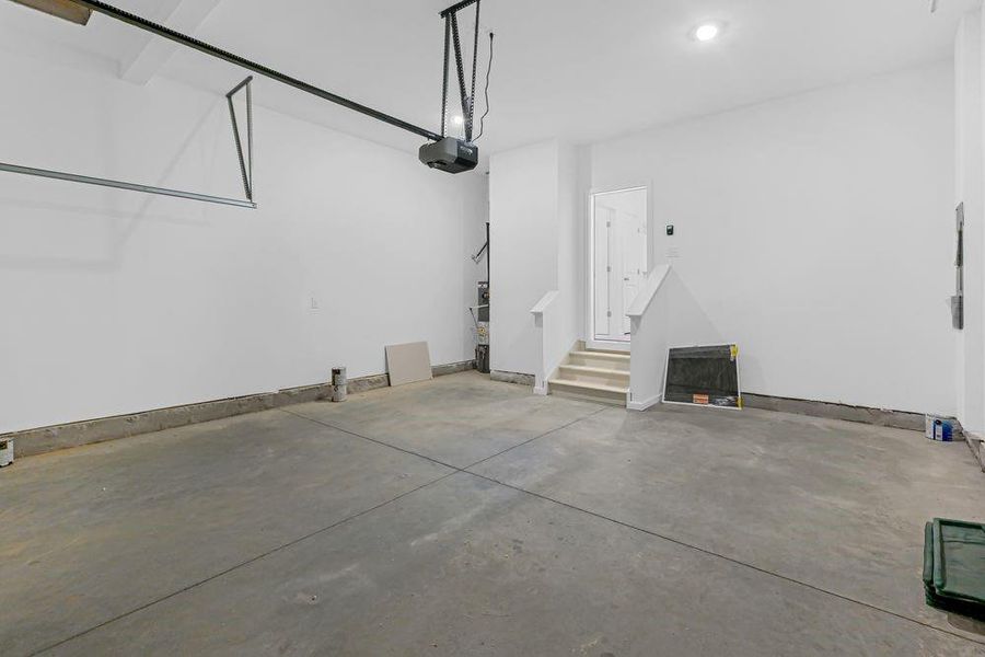 Spacious, unfurnished interior of a new home in Falls Creek, Flowery Branch (Image 25).