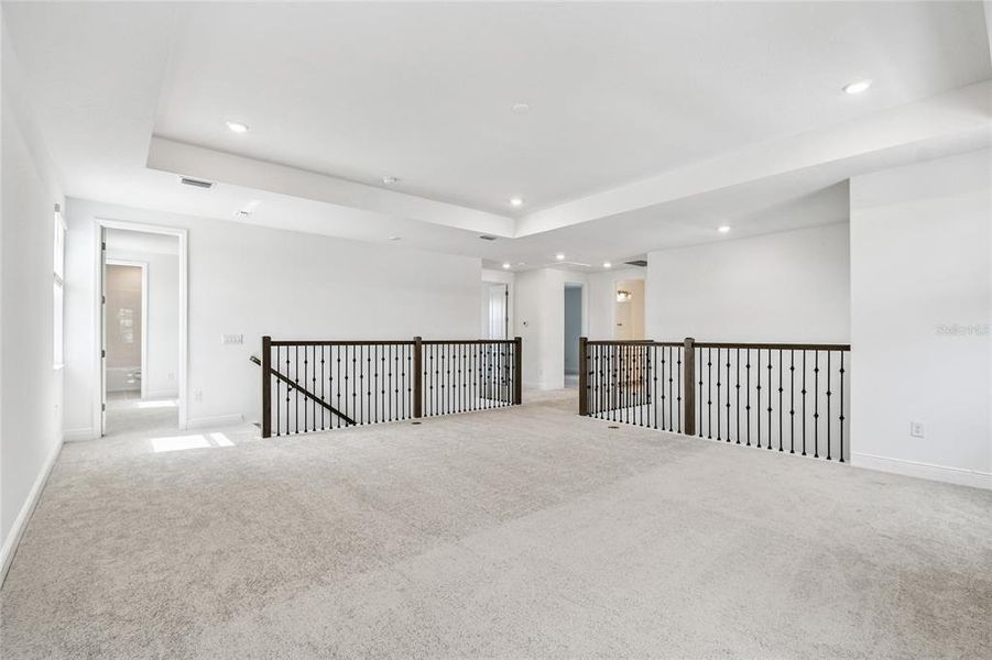 Spacious, unfurnished interior of a new home in Hawkstone, Sarasota (Image 33).