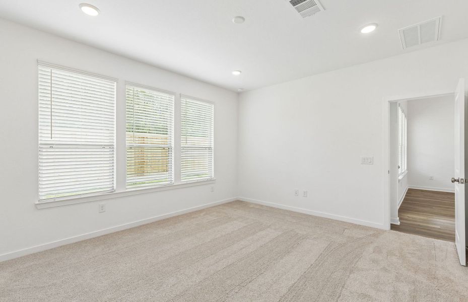 Spacious, unfurnished interior of a new home in Mavera, Conroe (Image 16). Spacious, unfurnished interior of a new home in Mavera, Conroe (Image 16).