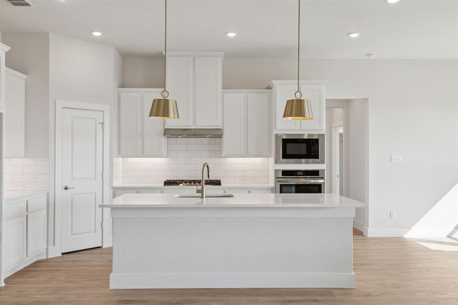 Furnished interior view inside a new home in Ellis Ranch Estates, Waxahachie (Image 10).