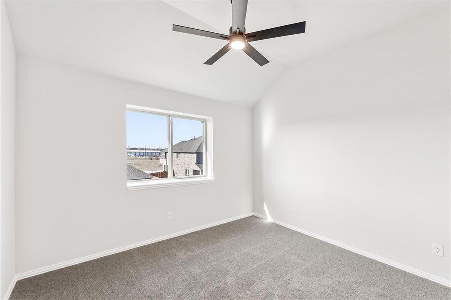 Spacious, unfurnished interior of a new home in Sable Creek, Sanger (Image 35).