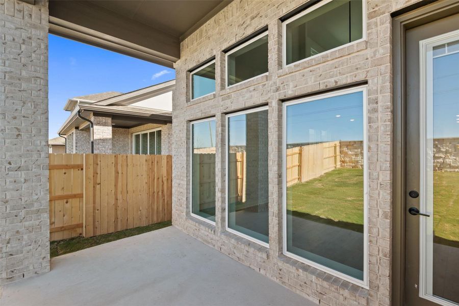 Exterior details and patio area of a home in Flora, Hutto (Image 4).