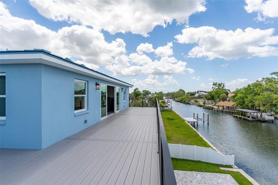 Exterior details and patio area of a home in , Tampa (Image 37).